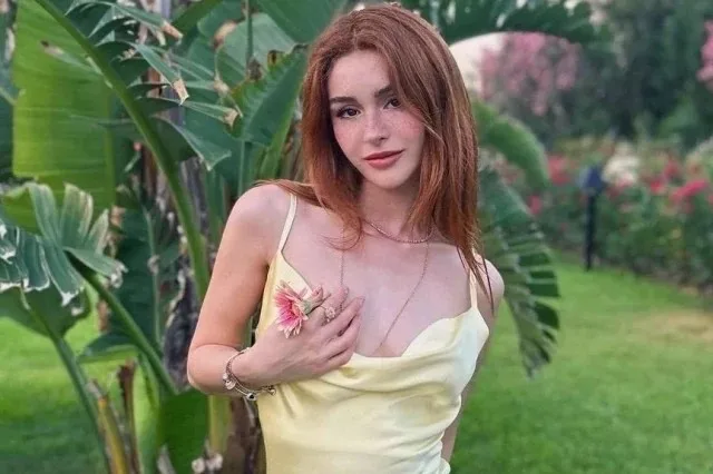 Asena Keskinci - Biography