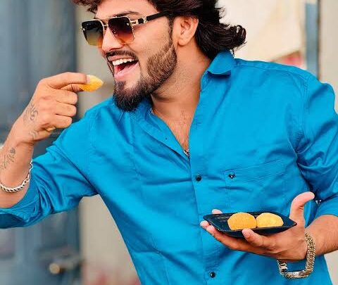 Vinod Kumavat Biography: Net Worth, Ethnicity, Height, Girlfriend, Songs, Age, Religion