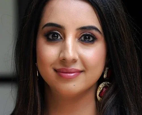 Sanjjanaa Galrani Biography: Husband, Age, Kids, Height, Net Worth, Parents, Movies, Sister