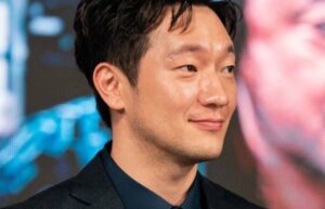 Son Suk-ku - Biography