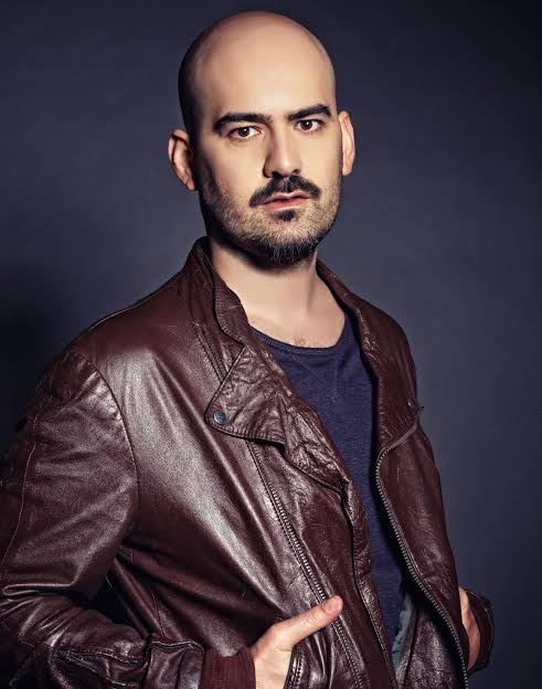 Toygar Işıklı - Biography