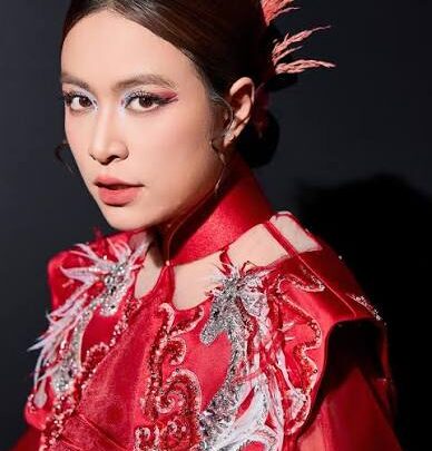 Hoàng Thùy Linh Biography: Age, Height, Net Worth, Boyfriend, Parents, Songs, Awards, Ethnicity