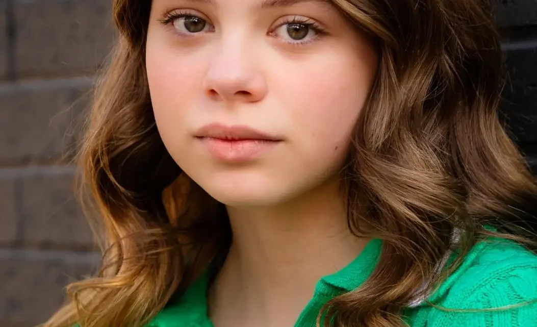 Scarlett Fernandez Biography: Net Worth, Age, Siblings, Height, Parents, Awards, Boyfriend, Movies & TV Shows, Instagram
