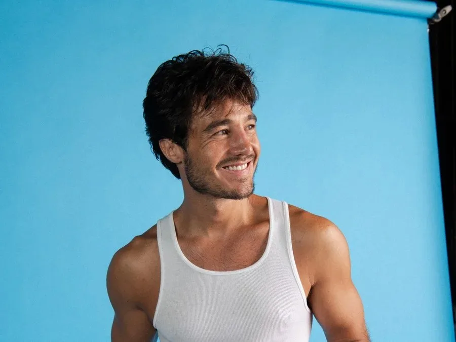 Tiago Iorc - Biography