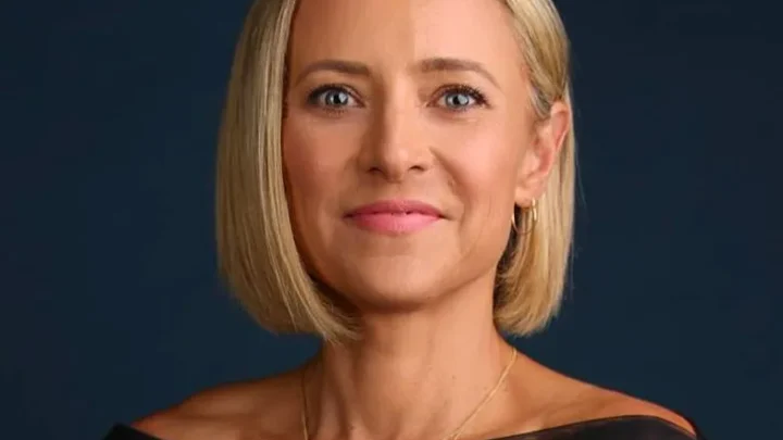 Christine Lakin Biography: Height, Net Worth, Husband, Age,  Kids, TV Shows, Instagram, Awards