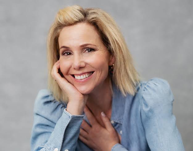 Sally Phillips Biography: Comedy, Parents, Husband, Age, Kids, Net Worth, Height, Awards, Movies