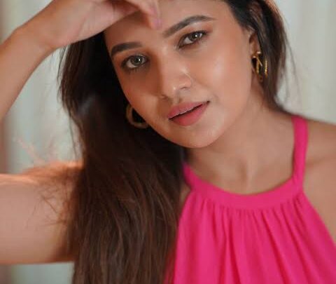 Vani Bhojan Biography: Movies, Net Worth, Height, Ethnicity, Age, Boyfriend, Instagram, Awards