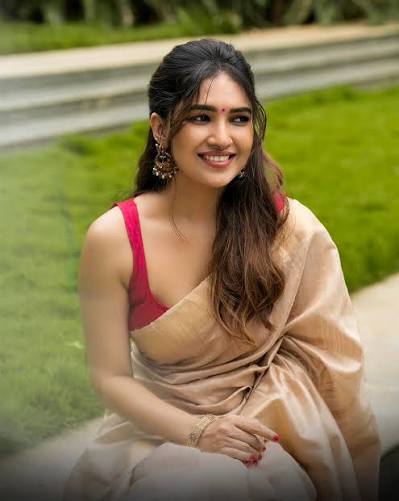 Vani Bhojan - Biography
