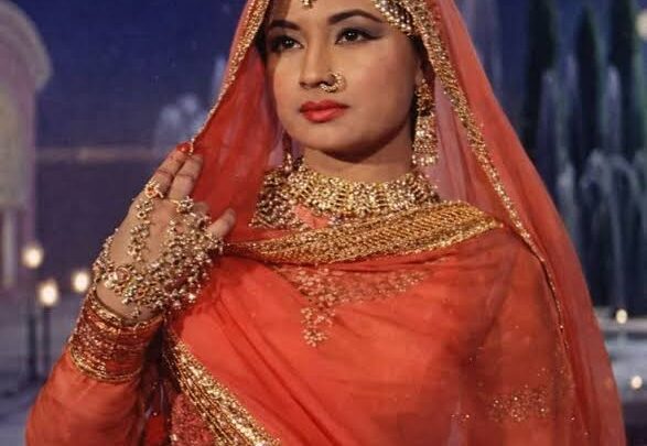 Meena Kumari Biography: Books, Movies, Net Worth, Husband, Ethnicity, Awards, Height, Age, Death