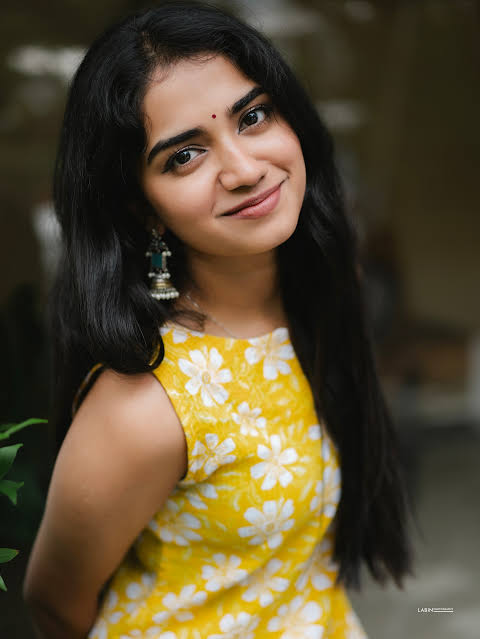 Malavika Manoj Biography: Age, Height, Parents, Net Worth, Movies, Boyfriend, Instagram