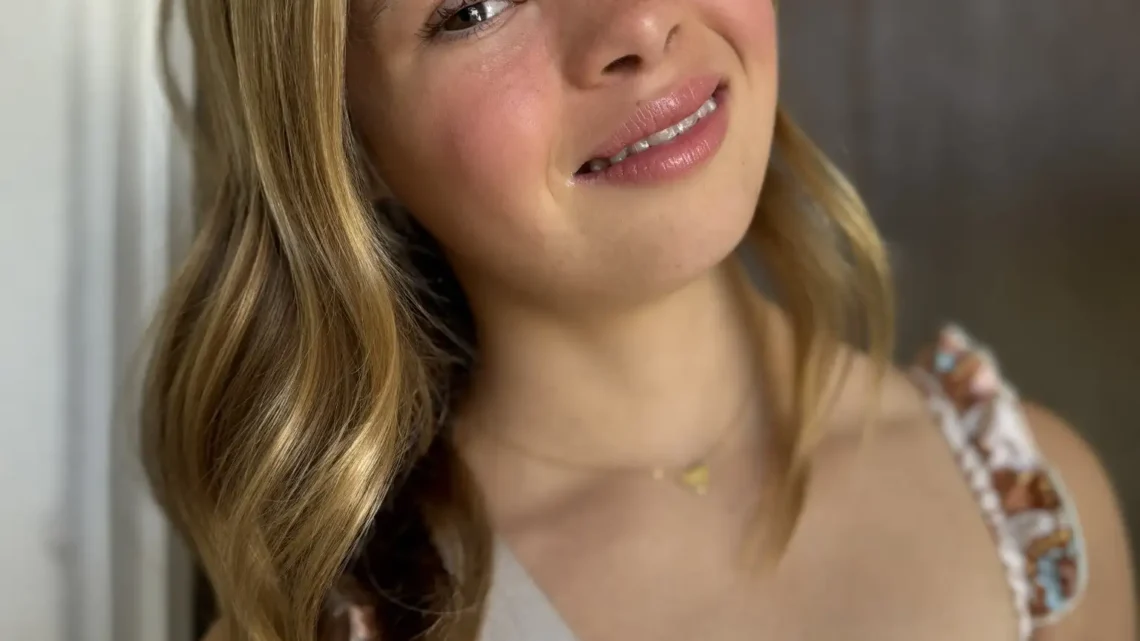 Sofia Sanchez Biography: Age, Height, Parents, Siblings, Net Worth, Movies & TV Shows, Books