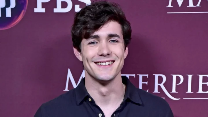 Jonah Hauer-King Biography: Age, Height, Parents, Siblings, Net Worth, Movies & TV Shows, Girlfriend