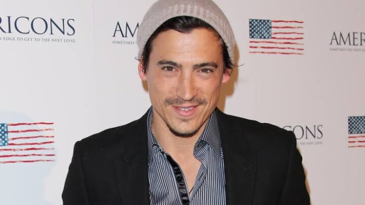 Andrew Keegan Biography: Height, Net Worth, Age, Movies, Wife, TV Shows, Parents, Instagram