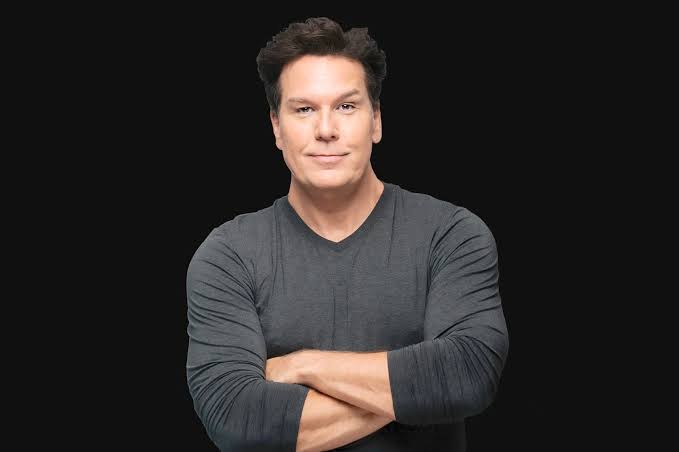 Dane Cook Biography: TikTok, Wife, Age, Parents, Height, Net Worth, Movies, Awards, Comedy, YouTube