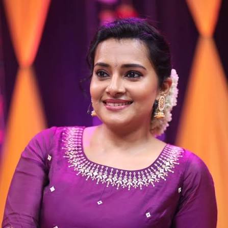 Sruthi Raj - Biography