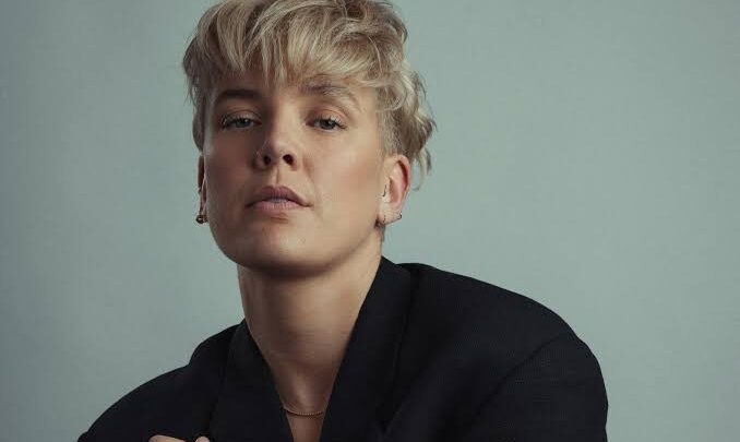 Betty Who Biography: Husband, Age, Height, Net Worth, Parents, Movies & TV Shows