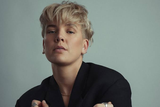 Betty Who Biography: Husband, Age, Height, Net Worth, Parents, Movies & TV Shows
