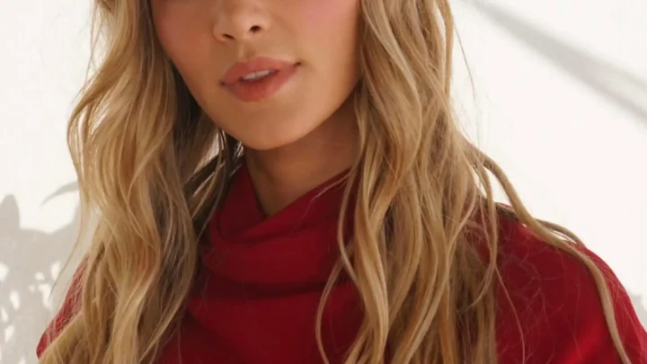 Hassie Harrison Biography: Husband, Age, Height, Net Worth, Parents, Movies & TV Shows