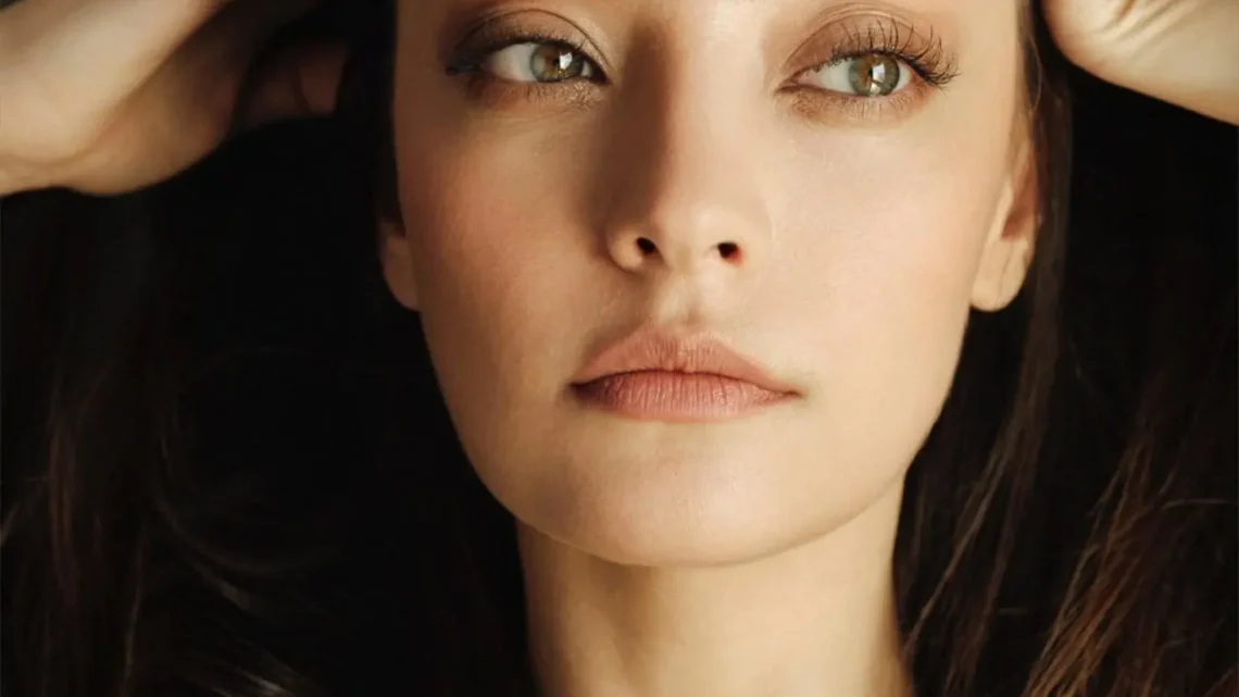 Zeynep Tuğçe Bayat Biography: Husband, Age, Kids, Height, Net Worth, Movies & TV Shows