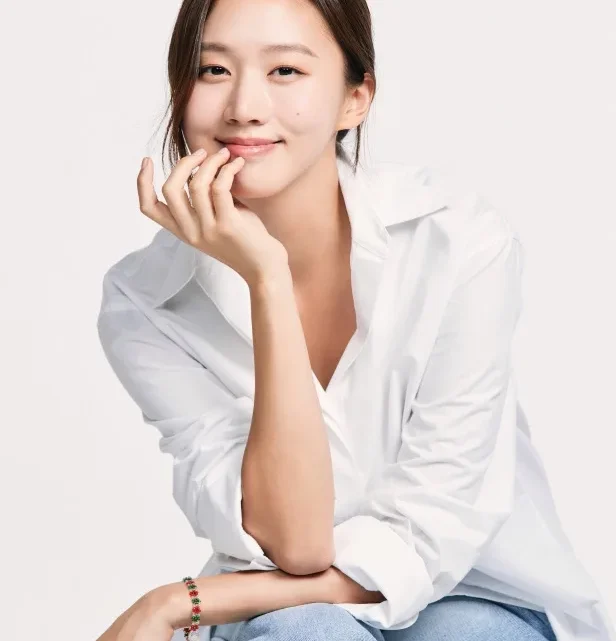 Ko Sung-hee Biography: Age, Net Worth, Parents, Height, Movies & TV Shows