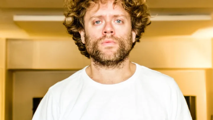 Benny Sings Biography: Age, Net Worth, Albums, Songs, Parents, Height