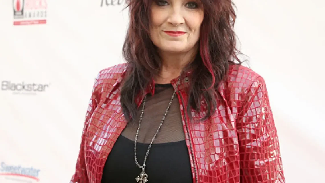 Meredith Brooks Biography: Age, Husband, Parents, Net Worth, Songs, Height, Career, Albums