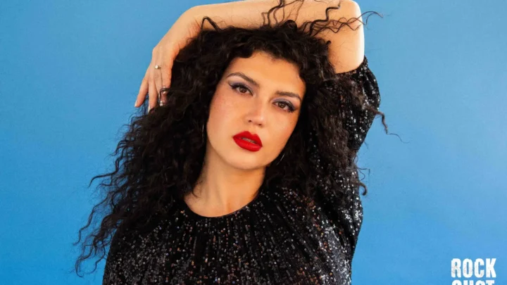 Karen Harding Biography: Age, Net Worth, Parents, Songs, Height, Albums, Partner