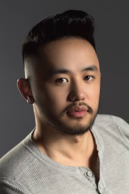 Bee Vang - Biography