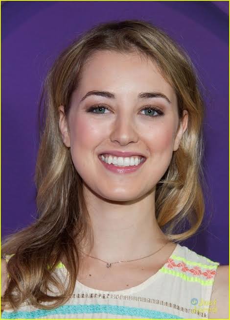 Ella Rae Peck Photo
