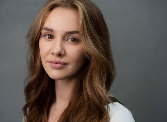 Mollie Winnard Biography: Net Worth, Fiancé, Age, Parents, Awards, Height, Movies, TV Shows, Instagram