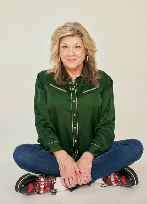Stephanie Hodge - Biography