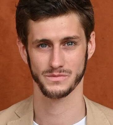 Jean-Baptiste Maunier Bio: Height, Awards, Net Worth, Movies, Age, Girlfriend, Songs, Parents