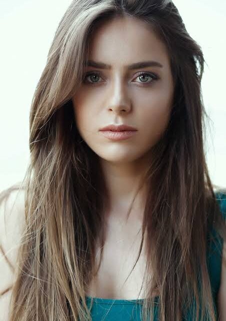 Zeynep Elçin Biography: Age, Height, Net Worth, Parents, Boyfriend, Movies, Ethnicity, Awards