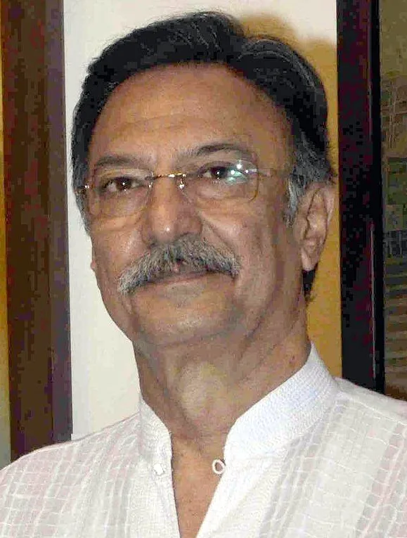 Suresh Oberoi - Biography