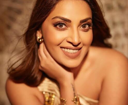 Anushka Ranjan Biography: Awards, Husband, Net Worth, Height, Siblings, Movies, Awards, Age