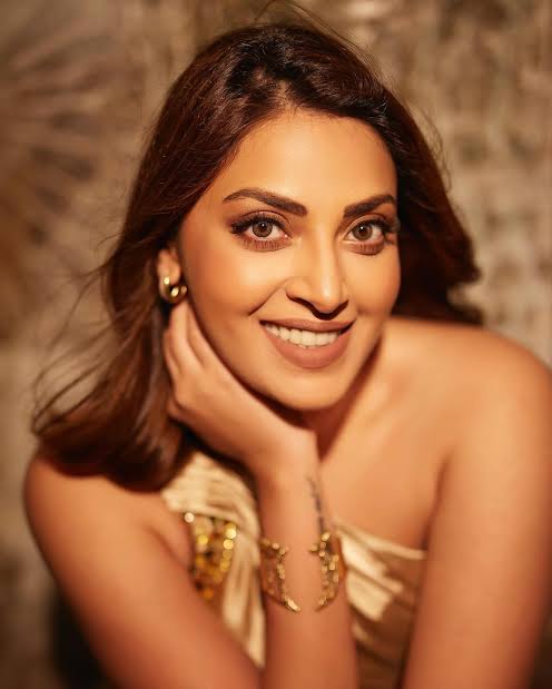 Anushka Ranjan Biography: Awards, Husband, Net Worth, Height, Siblings, Movies, Awards, Age