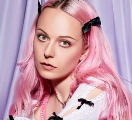 Hannah Diamond Biography: Net Worth, Height, Awards, Ethnicity, Songs, Parents