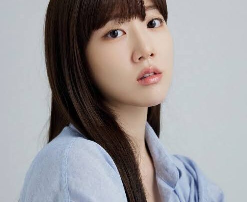 Lee Ji-won Biography: Net Worth, Parents, Age, Movies, Awards, Girlfriend, Height, Instagram, Nationality