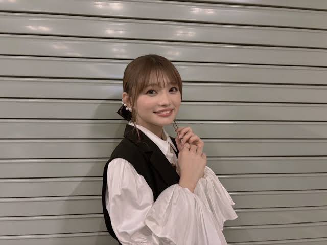 Moe Kahara - Biography