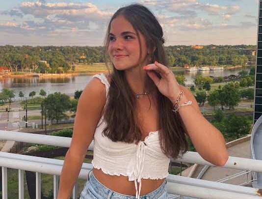 Eva Igo Biography: Boyfriend, Age, Siblings, Movies, Awards, Net Worth, TikTok, Height, IMDb, Instagram, Dancing Career