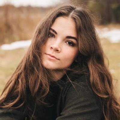 Eva Igo - Biography