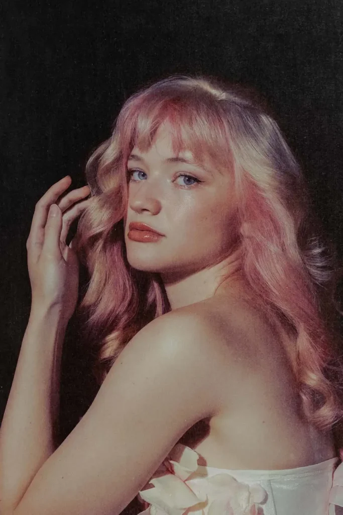 Ella Red - Biography
