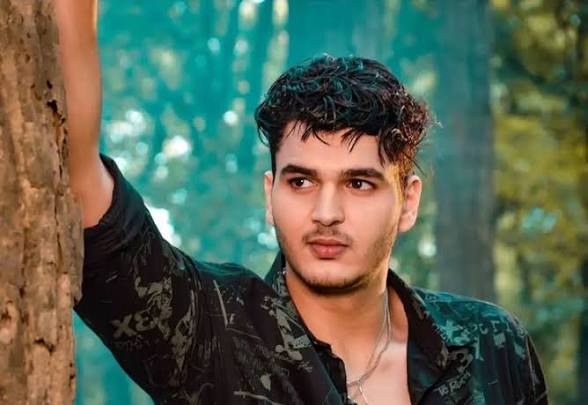 Bhavesh Kumar Biography: Awards, Net Worth, Height, Age, Parents, Movies, Girlfriend, Instagram