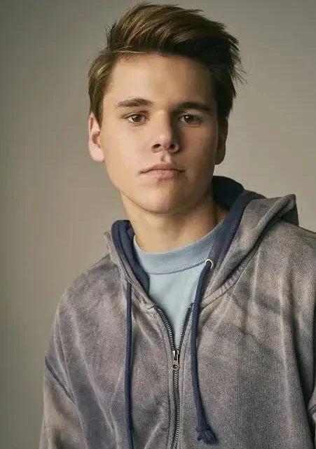 Gavin White Biography: Movies, Net Worth, Age, Parents, Girlfriend, Awards, Height, Nationality