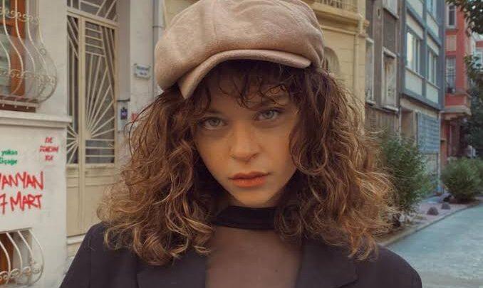 Eylül Ersöz Biography: Net Worth, Height, Age, Movies, Awards, Boyfriend, Parents, Education, Instagram