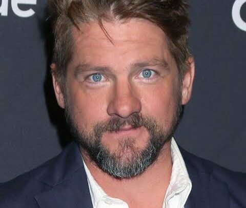 Zachary Knighton Bio: Height, Net Worth, Wife, Movies, Ethnicity, Age, Children, Awards