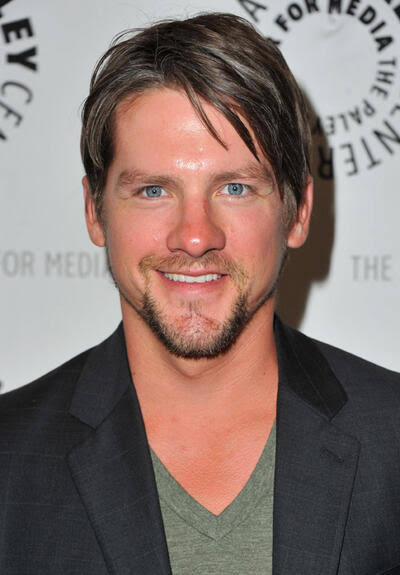 Zachary Knighton - Biography
