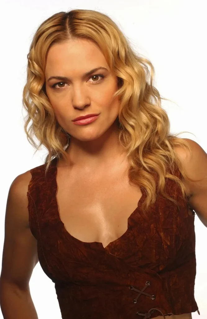 Victoria Pratt - Biography