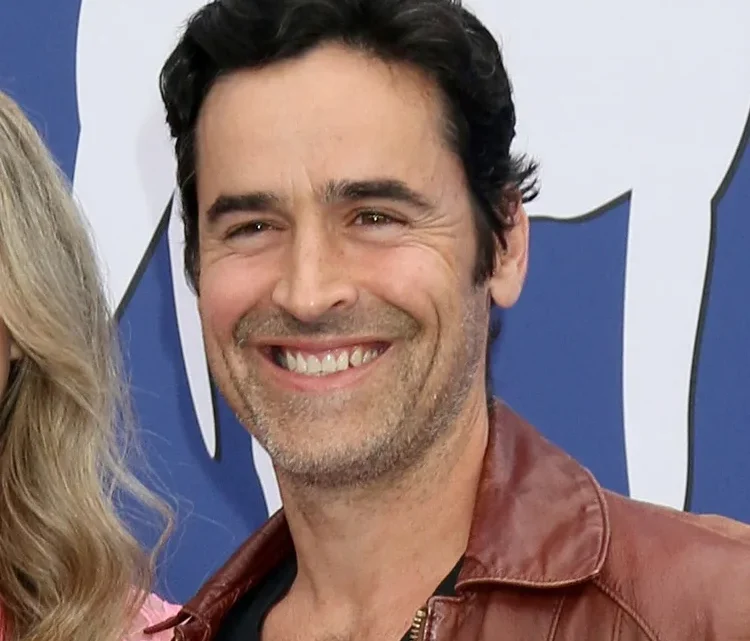 Jesse Bradford Biography: Wife, Age, Kids, Height, Net Worth, Parents, Movies & TV Shows, Ex-Girlfriends
