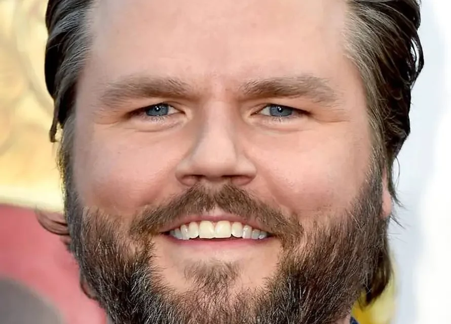 Tyler Labine Biography: Wife, Age, Kids, Height, Net Worth, Parents, Movies & TV Shows, Siblings